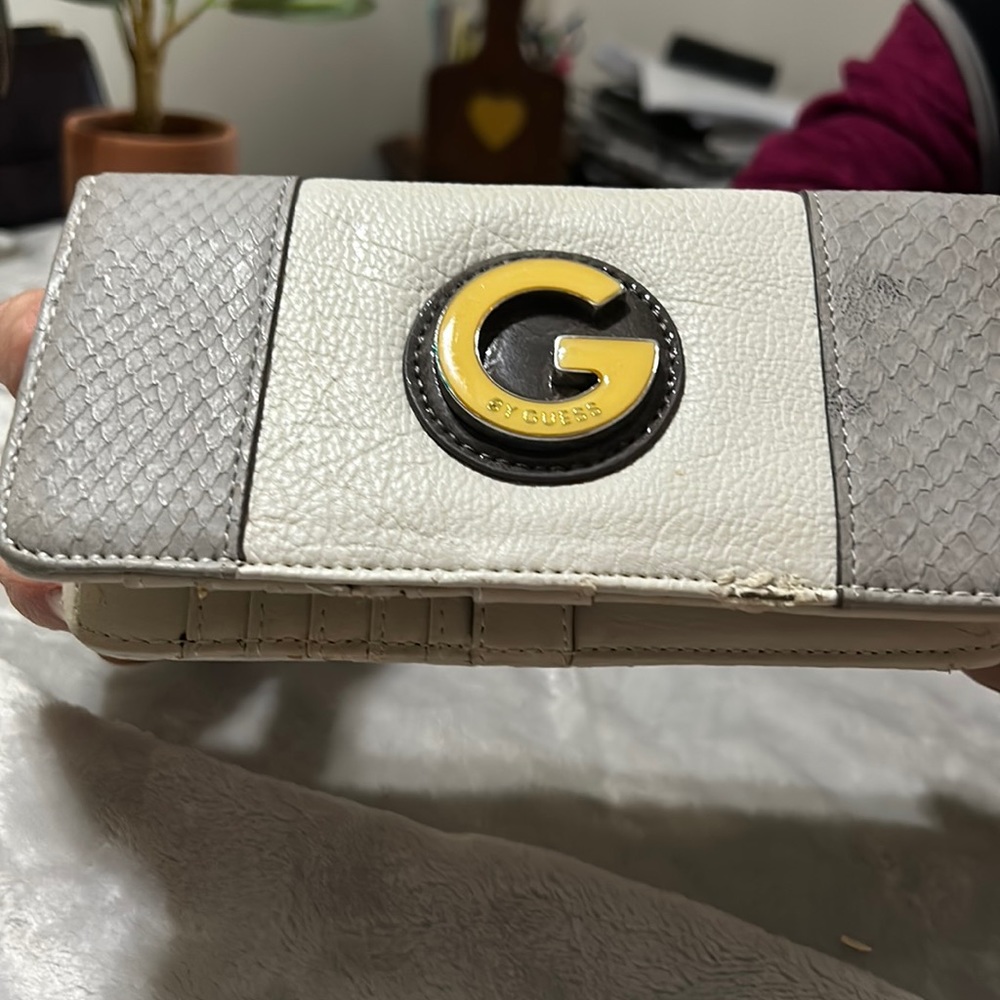 Guess card wallet